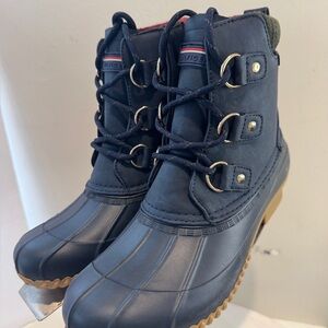 Tommy Hilfiger Blue women’s Duck Boots size 7 new